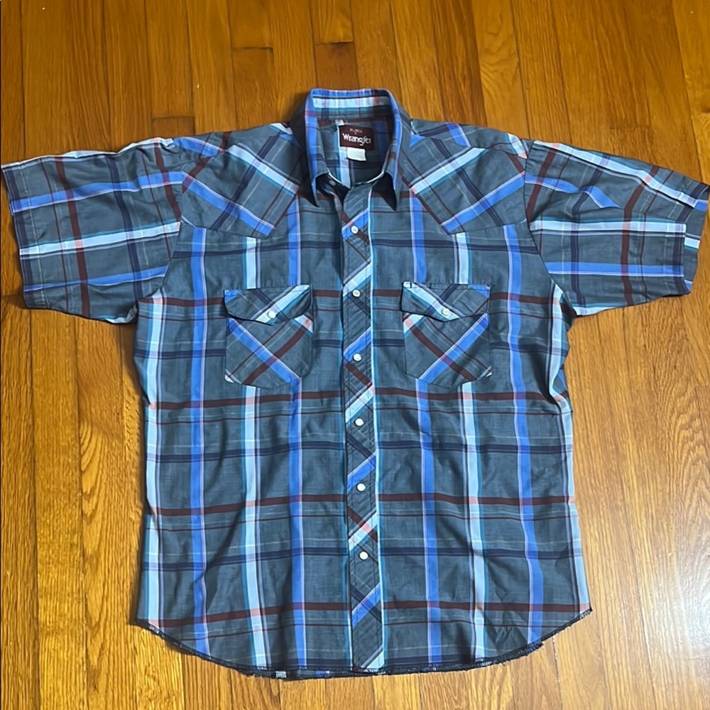 VintageWrangler Blue and Red Casual Button Down Shirt